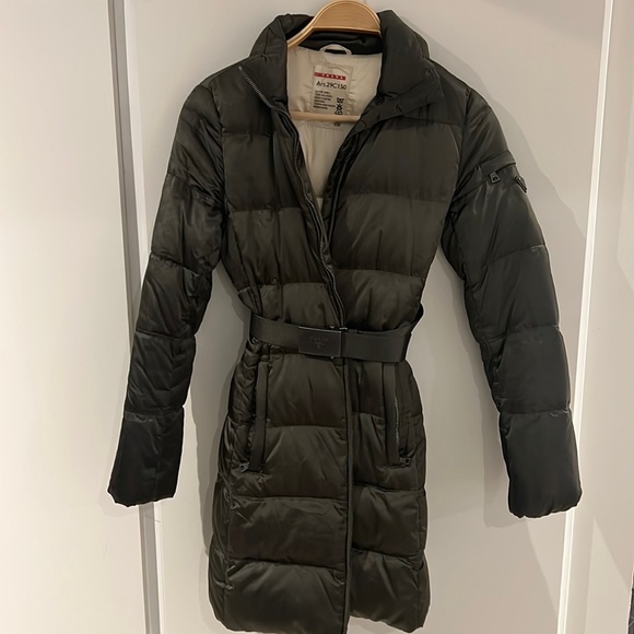 Elegant puffer coat size 40 Italy so 36 French and US 4 - Picture 1 of 8